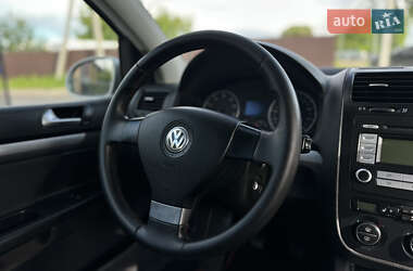 Хэтчбек Volkswagen Golf 2006 в 