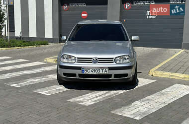 Хетчбек Volkswagen Golf 2003 в 