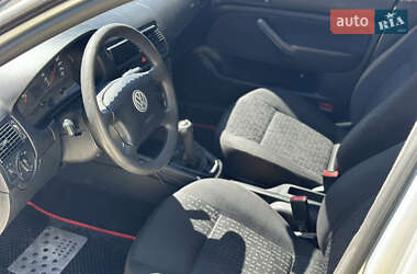 Хетчбек Volkswagen Golf 2003 в 