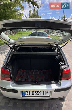 Хэтчбек Volkswagen Golf 2000 в 