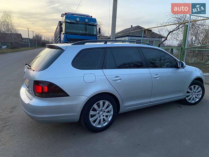 Універсал Volkswagen Golf 2011 в Врадіївці