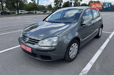 Хэтчбек Volkswagen Golf 2004 в 