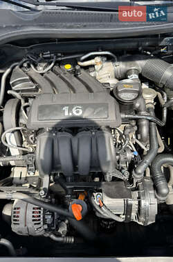Хэтчбек Volkswagen Golf 2004 в 
