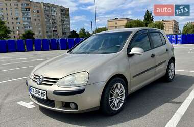 Хэтчбек Volkswagen Golf 2004 в 