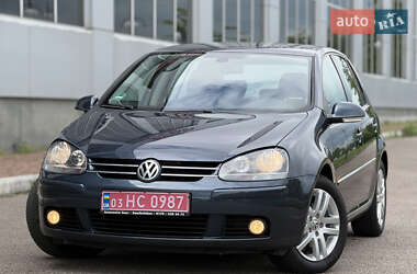 Хэтчбек Volkswagen Golf 2009 в 