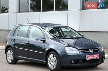 Хэтчбек Volkswagen Golf 2009 в 