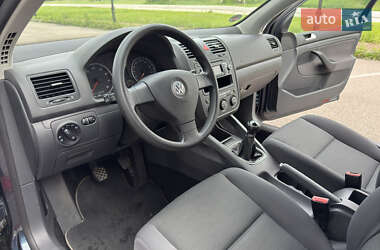 Хэтчбек Volkswagen Golf 2009 в 