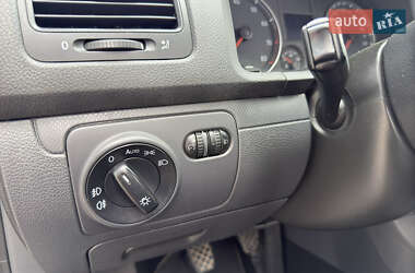 Хэтчбек Volkswagen Golf 2009 в 