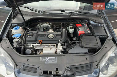 Хэтчбек Volkswagen Golf 2009 в 