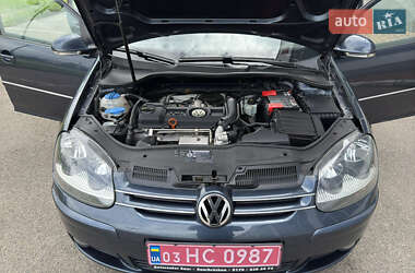 Хэтчбек Volkswagen Golf 2009 в 