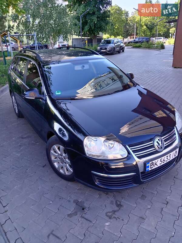 Універсал Volkswagen Golf 2009 в Луцьку