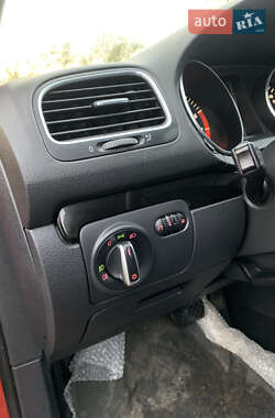 Хетчбек Volkswagen Golf 2009 в 