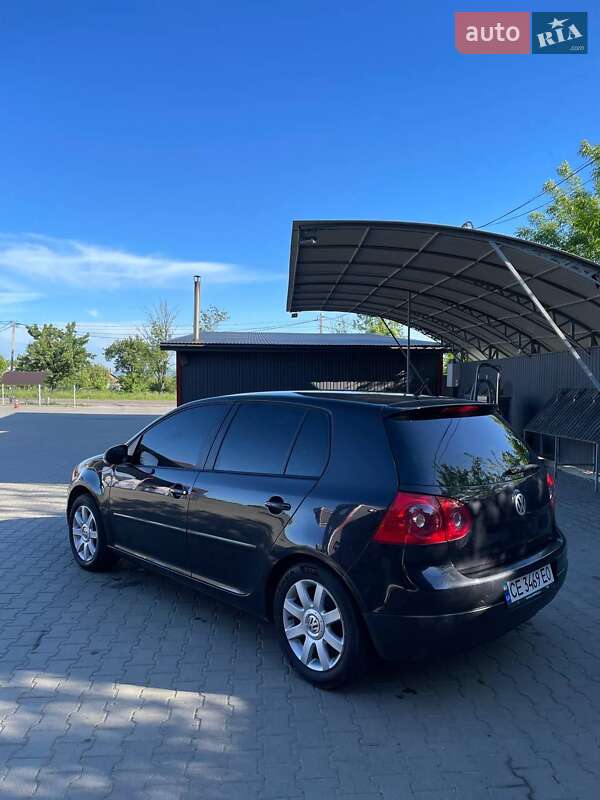 Хэтчбек Volkswagen Golf 2005 в Черновцах