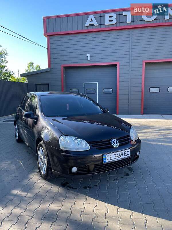 Хэтчбек Volkswagen Golf 2005 в Черновцах