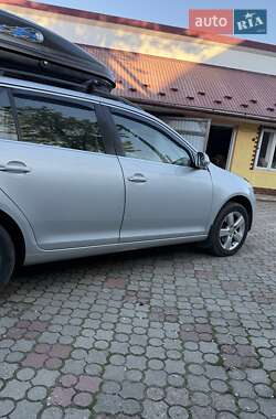 Універсал Volkswagen Golf 2010 в 