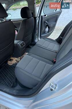 Універсал Volkswagen Golf 2010 в 