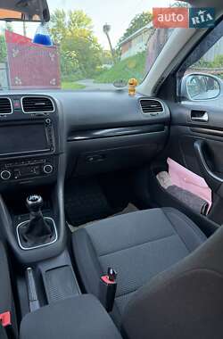 Універсал Volkswagen Golf 2010 в 