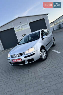 Хэтчбек Volkswagen Golf 2005 в 