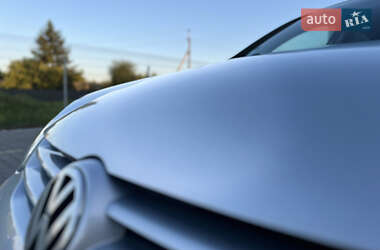 Хэтчбек Volkswagen Golf 2005 в 