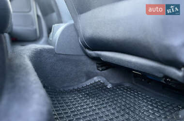 Хэтчбек Volkswagen Golf 2005 в 