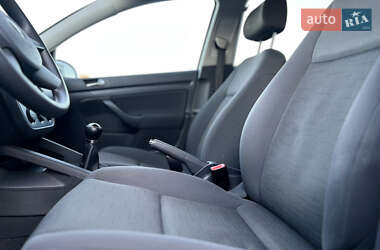 Хэтчбек Volkswagen Golf 2005 в 