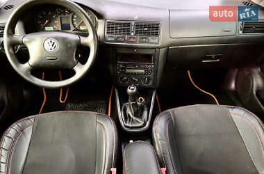 Хэтчбек Volkswagen Golf 2002 в 