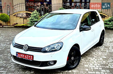 Хэтчбек Volkswagen Golf 2012 в 