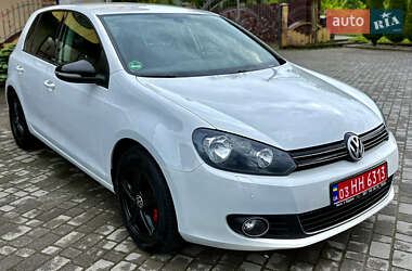 Хэтчбек Volkswagen Golf 2012 в 