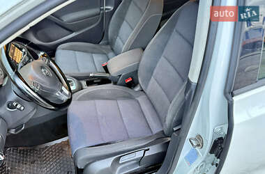 Хэтчбек Volkswagen Golf 2012 в 