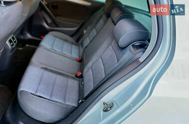Хэтчбек Volkswagen Golf 2012 в 