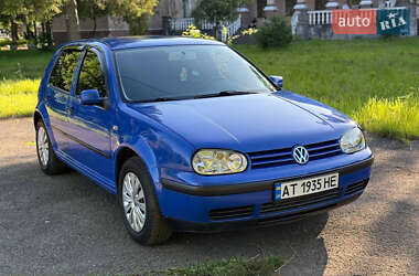 Хетчбек Volkswagen Golf 2000 в 