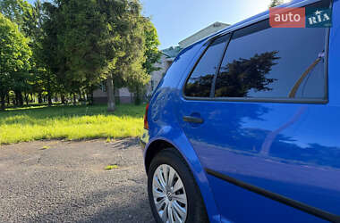 Хетчбек Volkswagen Golf 2000 в 