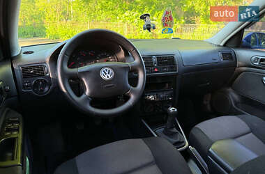 Хетчбек Volkswagen Golf 2000 в 