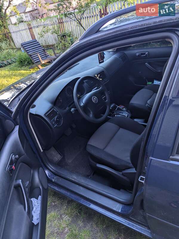 Універсал Volkswagen Golf 2000 в Острозі