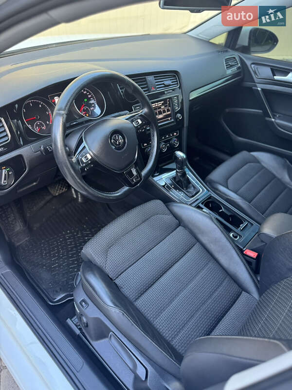 Хетчбек Volkswagen Golf 2013 в Києві
