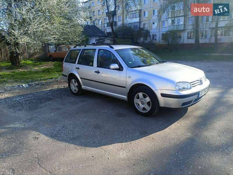 Универсал Volkswagen Golf 2003 в Чернигове