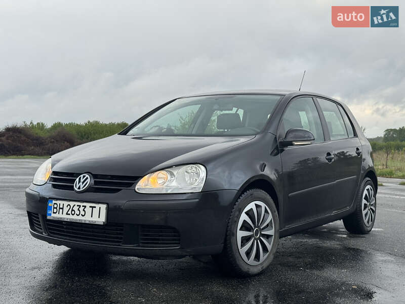 Хэтчбек Volkswagen Golf 2005 в 