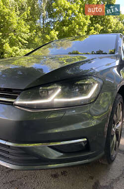 Хетчбек Volkswagen Golf 2020 в 