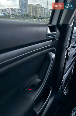 Хэтчбек Volkswagen Golf 2008 в 