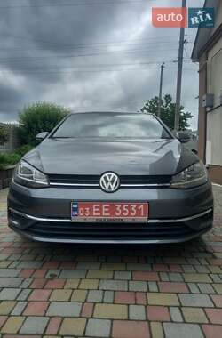 Хэтчбек Volkswagen Golf 2021 в 