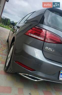 Хэтчбек Volkswagen Golf 2021 в 