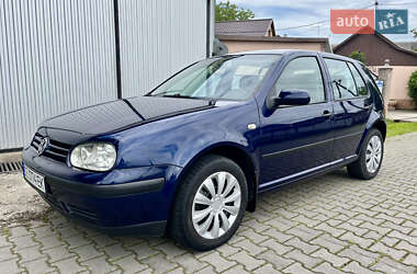 Хэтчбек Volkswagen Golf 2003 в Черновцах
