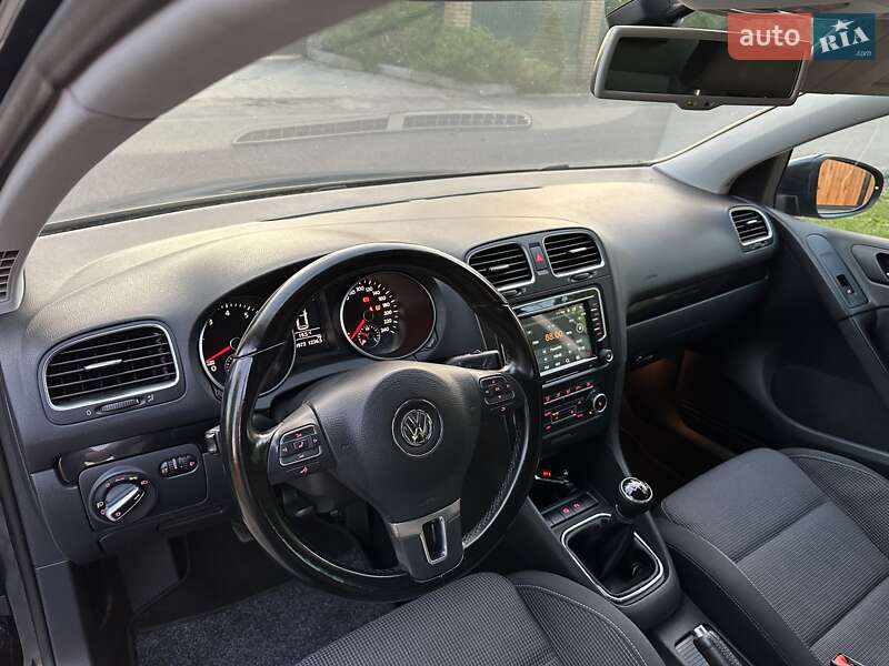 Хэтчбек Volkswagen Golf 2009 в Днепре