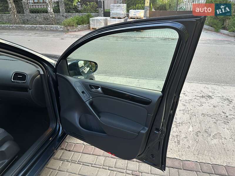 Хэтчбек Volkswagen Golf 2009 в Днепре