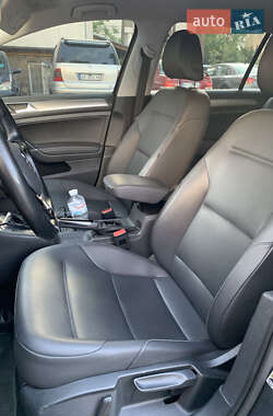 Хэтчбек Volkswagen Golf 2014 в 