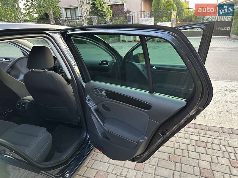 Хэтчбек Volkswagen Golf 2009 в Днепре