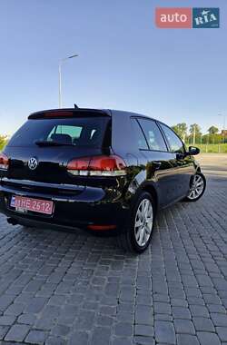 Хэтчбек Volkswagen Golf 2010 в 