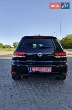 Хэтчбек Volkswagen Golf 2010 в 