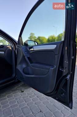 Хэтчбек Volkswagen Golf 2010 в 