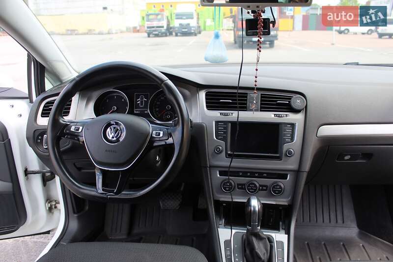 Універсал Volkswagen Golf 2015 в Житомирі